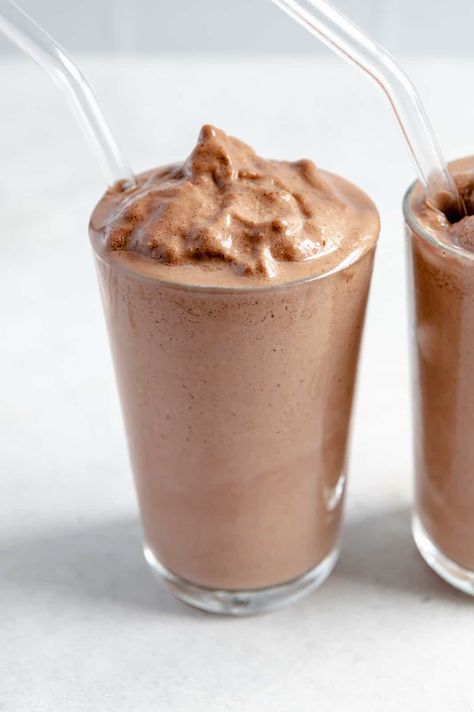 Vegan Chocolate Protein Shake Month Diet Plan, Vegan Protein Shakes, Chocolate Protein Shake, Smoothie Jar, Chocolate Protein Smoothie, Plant Based Smoothies, Vegan Protein Shake, Vegan Shakes, Chocolate Benefits