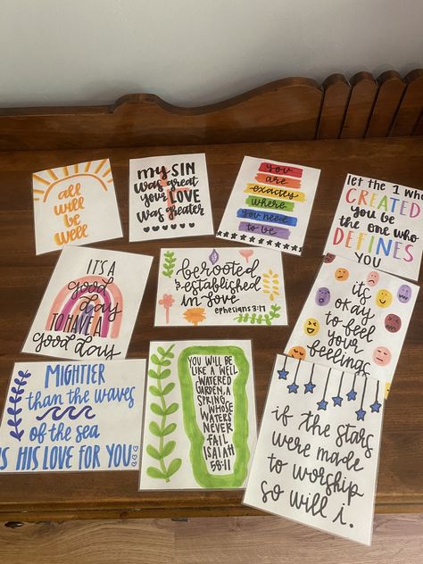 Christian Sticky Notes Aesthetic, Cute Christian Sticky Notes, Bible Verse Sticky Note Wall, Aesthetic Bible Verse Note Cards, Bible Verse Cards Aesthetic, Bible Lettering Art Journaling, Bible Verse On Index Cards, Bible Study Index Cards, Sticky Notes Bible Verses