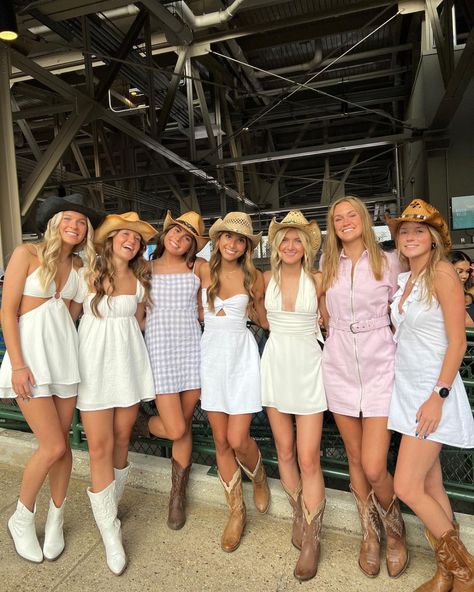 Luke Combs Outfit Ideas, Dylan Gossett Concert Outfit, Concert Outfit Ideas Zach Bryan, Cute Country Music Festival Outfits, Morgan Wallen Concert Outfit Dress, White Dress Country Concert, Barn Dance Outfit Sorority, Luke Bryan Concert Outfit Summer, Country Concert Inspo Outfit