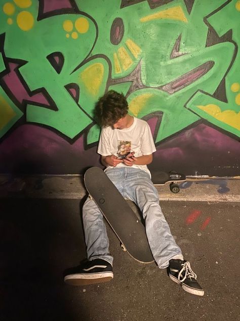 Nike Astethic, Skater Guy Aesthetic, Boys Aesthetic Pictures, Skater Boys Aesthetic, Aesthetic Skater Boy, Skaters Aesthetic, Skater Guys, Skater Boy Aesthetic, Skater Guy