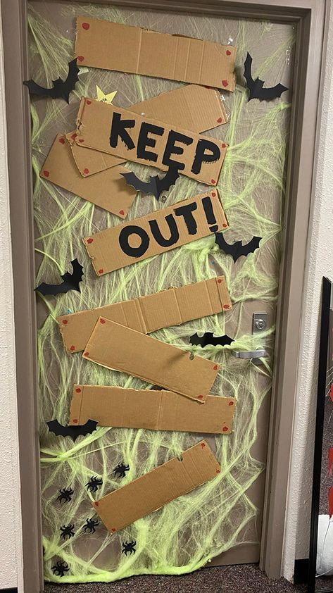 Door Design For Halloween, Door Design Halloween, Halloween Bedroom Door Decor, Ghost Face Door Decoration, Keep Out Halloween Door, Inside Halloween Decorating Ideas, Office Door Halloween Decorations, Door Halloween Ideas, Halloween Dorm Door Ideas