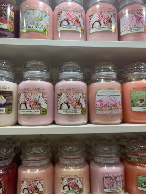 Candle Obsession, Kawaii Cutecore, Cocoa Christmas, Yankee Candles, 2024 Aesthetic, Rainbow Cookies, Pink Xmas, Cute Candles, Candle Aesthetic