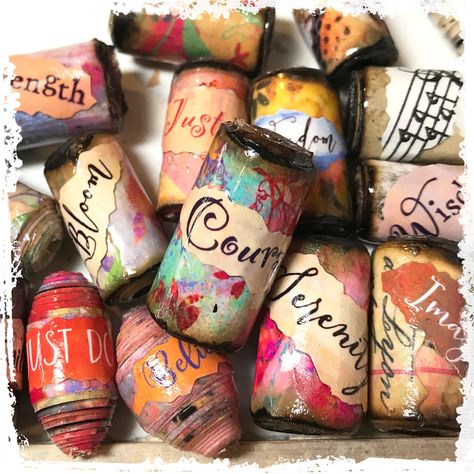 Paper Beads Diy, Make Paper Beads, Art Perle, Paper Bead Jewelry, Paper Designs, Chunky Beads, Paper Jewelry, Fabric Beads, Paper Beads