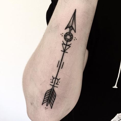 Arrow Tattoo Ribs, Arrow Tattoo Arm, Simple Arrow Tattoo, Arrow Forearm Tattoo, Arrow Tattoos For Women, Geometric Arrow Tattoo, Small Arrow Tattoos, Arrow Tattoo Design, Tattoos Infinity