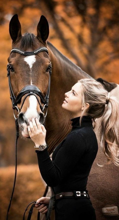 Senior Horse Photography, Aesthetic Couple Poses, Halloween Costumes Couple, Couples Wallpaper, Equestrian Photoshoot, Couples Pfp, Horse Photoshoot Ideas, Equine Photography Poses, Horse Senior Pictures