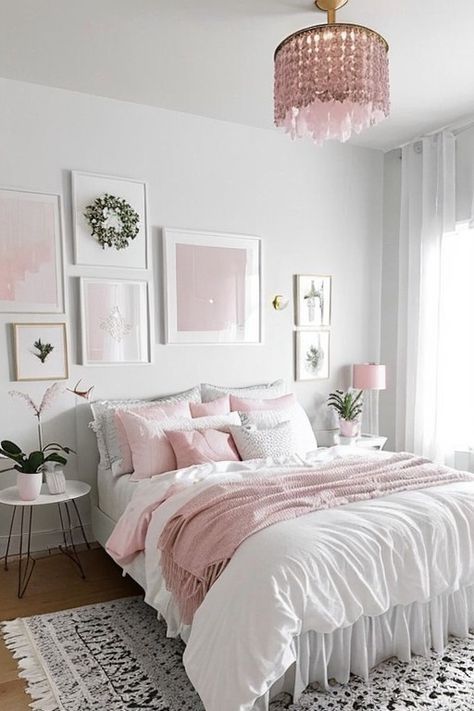 White Bedroom With Pastel Accents, Preppy Boho Bedroom Ideas, Boho Preppy Bedroom, Rooms Preppy, Preppy Teen Room, Preppy Teen Bedroom, Preppy Vanity, Peach Bedroom, Aesthetic Bedrooms