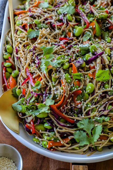 Cold Soba Noodle Salad, Chilli Garlic Noodles, Soba Salad, Soba Noodles Recipe, Soba Noodle Salad, Cold Soba, Asian Noodle Salad, Rice Noodle Salad, Soba Noodles Salad