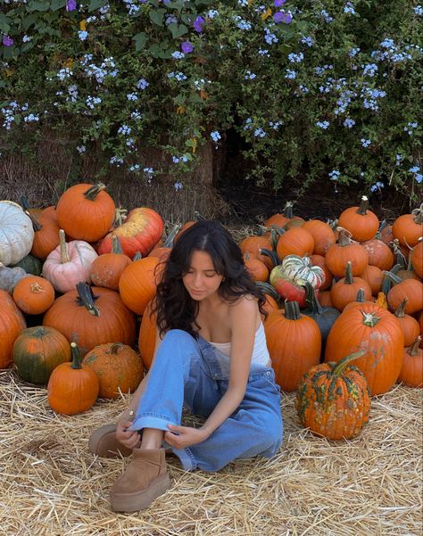 overalls outfits, fashion inspo, pumpkin patch sryle, ootd, abercormbie, platform uggs + Ingredients + Supplies + Notes Overalls Outfit Fall, Patch Overalls, Pumpkin Pics, Ugg Fits, Pumpkin Martini, Pumpkin Patch Photos, Photo Inspo Aesthetic, Platform Uggs, Pumpkin Patch Pictures