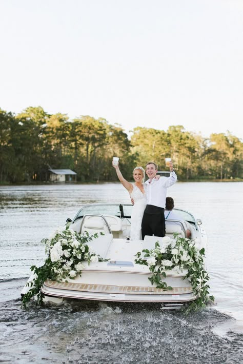 Lake House Wedding Weekend, Getaway Boat Wedding, Wedding Boat Send Off, River House Wedding, Boat Getaway Wedding, Small Boat Wedding Ideas, Wedding Getaway Boat, Lake Reception Ideas, Casual Lake Side Wedding