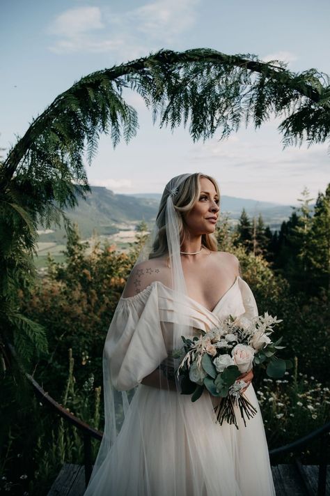 Gilded Age Wedding, Juliet Cap Veil, Decorative Hair Pins, Juliet Cap, Cap Veil, Veil Cathedral, Editorial Wedding Photography, Ivory Gown, Wedding Veil Accessories