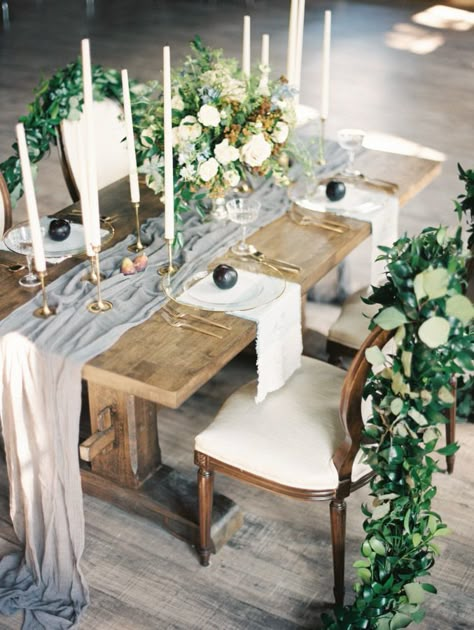 Romantic + rustic  garland and floral covered table decor: Photography: Carretto Photo - http://www.carrettophoto.com/ Rustic Wedding Decorations, Elegant Wedding Reception, Flowers And Greenery, Gray Weddings, Wedding Table Decorations, Wedding Tables, Wedding Table Settings, Wedding Tablescapes, Sweetheart Table