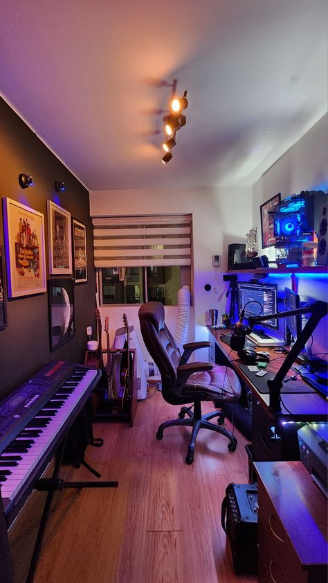 Music Set Up Bedroom, Youtuber Office Ideas, Tiny Music Room, Dj Room Setup, Home Recording Studio Setup Small Spaces, Bedroom Music Studio Aesthetic, Studio Youtube Room, Producer Bedroom, Apartment Music Studio