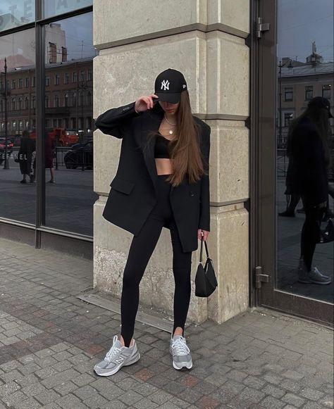 Stylish Leggings Outfit, Leggings Outfit For Work, Leggings Outfit Ideas, Leggings Outfit Winter, Luxury Street Style, Look Legging, Black Leggings Outfit, Stylish Leggings, Legging Outfits