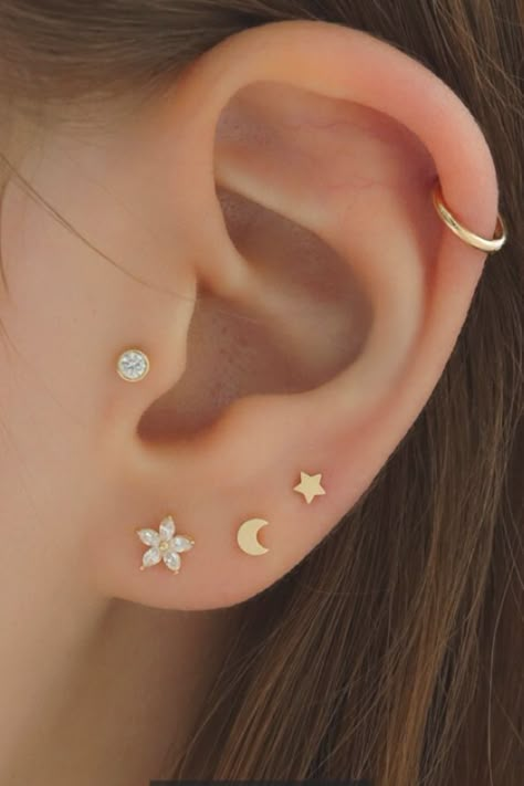 Ušný Piercing, Piercing Face, Minimalist Ear Piercings, Cool Ear Piercings, Pretty Ear Piercings, Cute Ear Piercings, Raw Amethyst, Tiffany Jewelry, Tiny Earrings