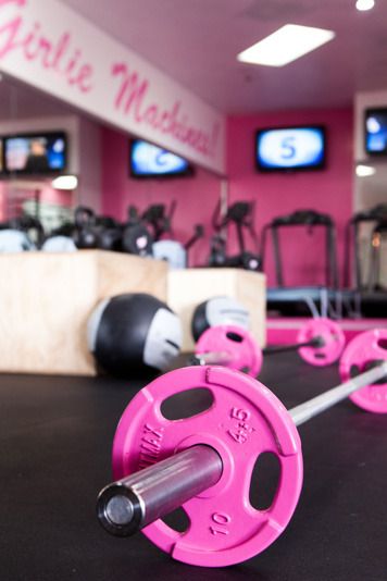 Dream Gym, My Dream Board, Pink Gym, Gym Goals, Body Pump, Fitness Room, Squat Workout, Pink Workout, Vision Board Photos