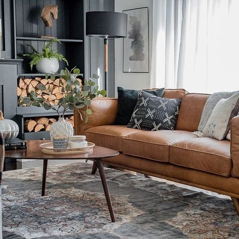 Salons Cottage, Living Room Decor Eclectic, Tan Sofa, Cottage Living Rooms, Sofa Ideas, Eclectic Living Room, Living Room Scandinavian, Leather Couch, Brown Living Room