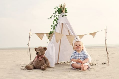 Outdoor Smash Cake, Beach Birthday Decor, Diy 1st Birthday Decorations, Beach Cake Smash, 1st Bday Photoshoot, Beach Birthday Decorations, New Born Child, Baby Photography Poses, First Birthday Photoshoot