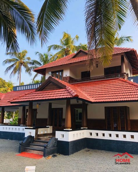 Kerala Style Home Design, Kerala Architecture Traditional, Sit Out Ideas House Kerala, Kerala House Design Traditional, Earthy Tone Living Room, Village Home Design, Kerala Style House, Small House Design Kerala, Kerala Homes