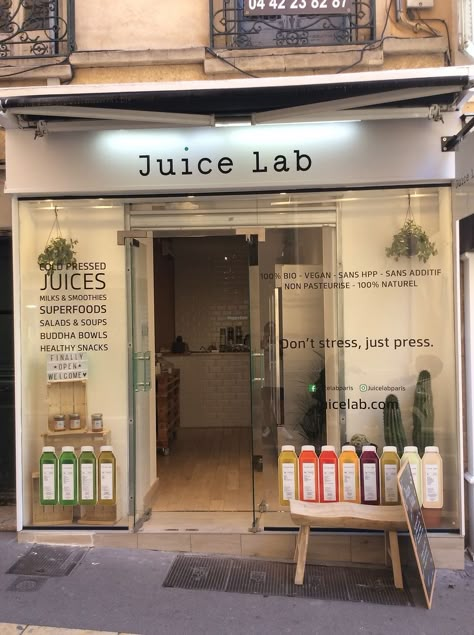 Smoothie Store Design, Smoothie Cafe Interior, Juice Cafe Design, Coffee And Juice Bar Ideas, Juice Store Design, Juice Bar Design Interiors, Small Juice Bar Design, Juice Bar Aesthetic, Juice Bar Interior Design