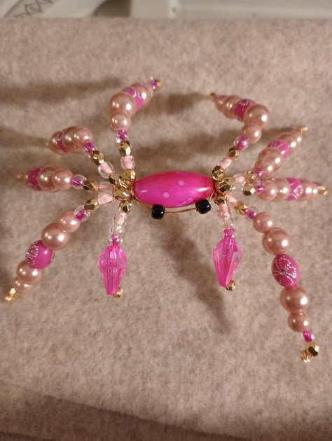 How To Make Beaded Animals, Beaded Diy, Bead Bugs, Bead Sculpture, Wire And Bead Crafts, Bead Bugs Diy, Fairycore Diy, Beaded Bugs, Goblincore Crafts