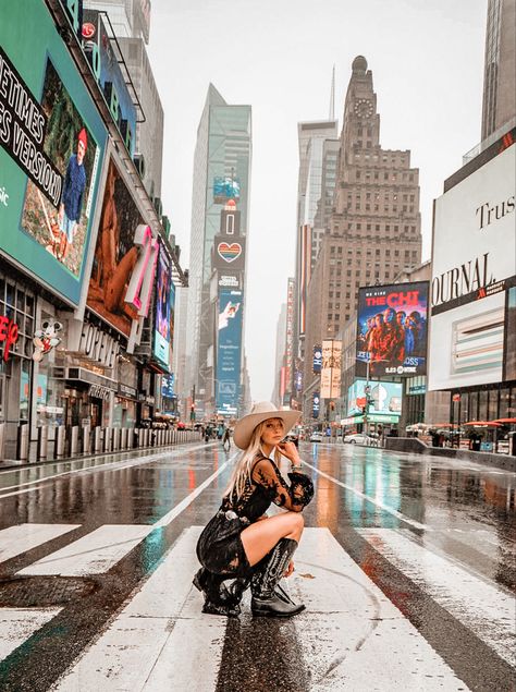 City Cowgirl Aesthetic, Modern Cowgirl Aesthetic, Nashville Photoshoot, City Cowgirl, Pageant Photoshoot, Cowgirl Photoshoot, Cowgirl Era, Modeling Pics, Foto Cowgirl