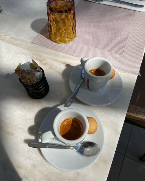 Luc Leroy on Instagram: "Two shots of Italian coffee for me 😍🌴 #ItalianCoffee #coffee #Italian" Espresso Italy, Italian Coffee Shop, 21 Diner, Italy Coffee, Italian Breakfast, Italian Cafe, Italian Espresso, Espresso Bar, Coffee Culture