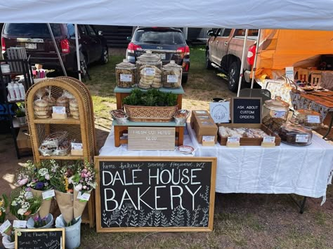 Farmers market baked goods booth Cupcake Farmers Market Display, Farmers Market Set Up Baked Goods, Farmers Market Display Ideas Baked Goods, Farmers Market Cupcake Display, Baked Goods Vendor Display, Farmers Market Food Display, Farmers Market Bakery Display, Farmers Market Table Display, Farmers Market Baked Goods