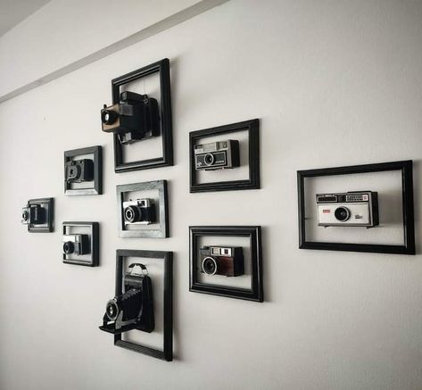 Vintage Camera Display Ideas, Camera Decor Ideas, Camera Display Ideas, Antique Camera Display, Vintage Camera Display, Photographer Room, Men Room Decor, Vintage Camera Decor, Framing Photos