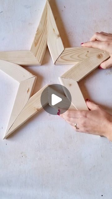 Wooden Decorations Christmas, How To Make Wood Stars, Christmas Wooden Star, Wood Christmas Star Diy, Wood Angels Diy How To Make, How To Make A Wooden Star, Christmas Wood Diy Projects, Diy Christmas Wood Decorations, Wooden Christmas Decorations Diy