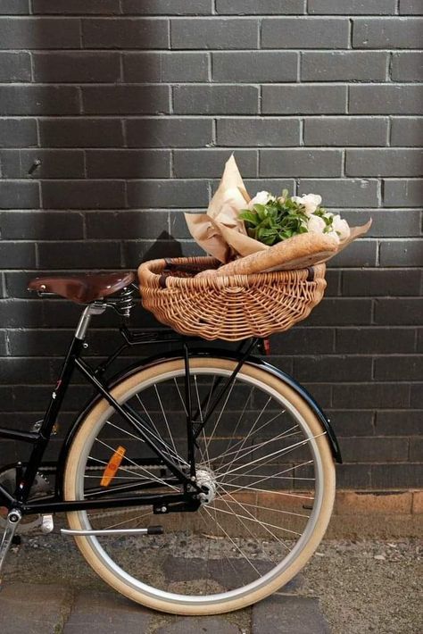 Bicycle Aesthetic, Bicycle Chic, Local Milk, Antique Bicycles, Bike Aesthetic, Bicycle Basket, Whirlpool Refrigerator, Cycle Chic, Bike Basket