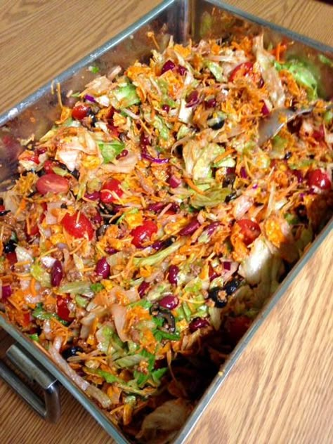 Canning and Cooking - Iowa Style - Taco Salad For A Crowd Meals For A Crowd, Salads For A Crowd, Large Group Meals, Potluck Dinner, Taco Salads, Taco Salad Recipes, Recipes For A Crowd, Taco Pizza, Taco Dip