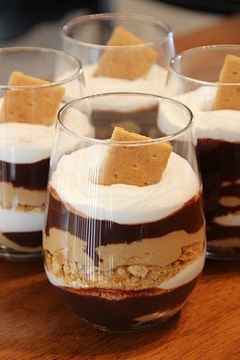 Chocolate Peanut Butter Parfait! - Make this... pretty please with a Graham Cracker on top! :) Peanut Butter Parfait, Torte Cupcake, S'mores, Yummy Sweets, How Sweet Eats, Eat Dessert, Yummy Desserts, Trifle, S Mores