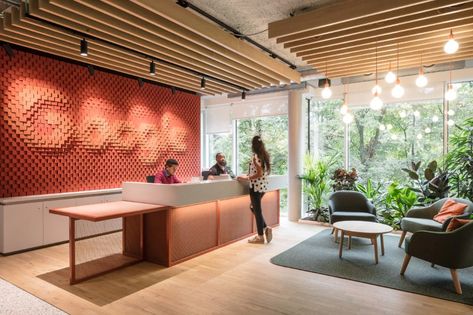 PUUR designed the interiors of Google's headquarter in Brussels, inspired by traditional materials Belgian Interior Design, Google Headquarters, Google Office, Nautical Interior, New Staircase, Contemporary Building, Office Lobby, Lobby Interior, Corporate Interiors