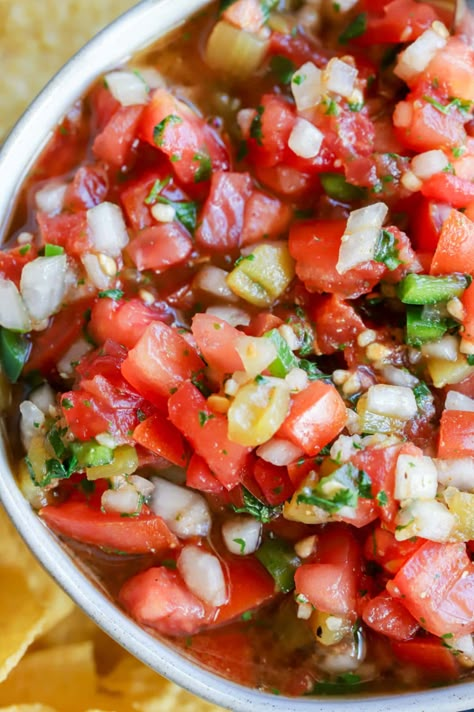 Chunky Salsa Easy Chunky Salsa Recipe, Best Chunky Salsa Recipe, Fresh Chunky Salsa Recipe, Best Tomatoes For Salsa, Homemade Chunky Salsa, Chunky Salsa Recipe, Lake Recipes, Side Dishes For Ham, Fresh Salsa Recipe