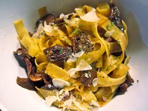 Pasta With White Wine, Light Pasta Recipes, Impressive Meals, Porcini Mushroom, Mushroom Sauce Recipe, Light Pasta, Dried Porcini Mushrooms, Porcini Mushrooms, Mushroom Pasta