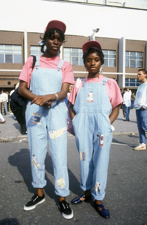 Wembley, 1986 | 28 Stunning Photos Of London Street Style Through The Decades Women In The 80s, 80s Fashion Ideas, 80s Mood Board, 80s Fashion Black Women, Black 80s Fashion, 90s Female Fashion, 90s Vintage Fashion, 80s Fashion Party, Twin Tuesday