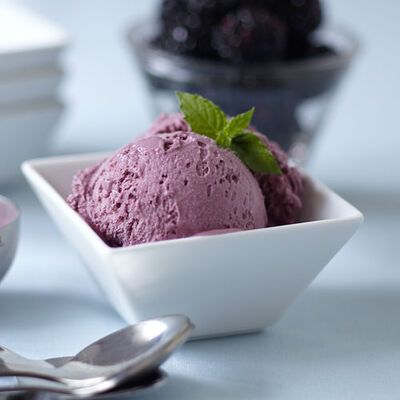 Black Raspberry Ice Cream Raspberry Ice Cream Recipe, Black Raspberry Ice Cream, Ube Ice Cream, Italian Ice Cream, Gelato Recipe, Blueberry Ice Cream, Raspberry Ice Cream, Blackberry Recipes, Lemon Ice Cream