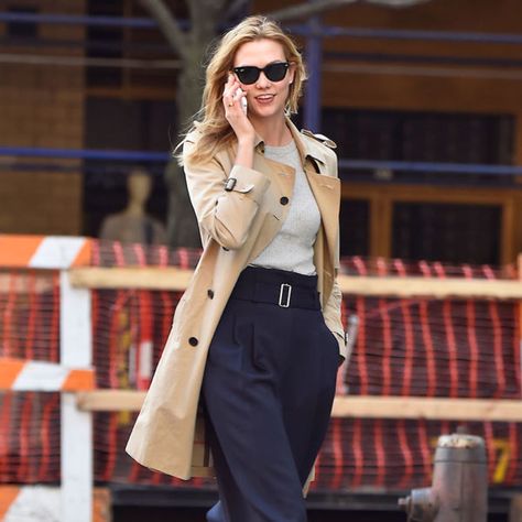 Why Now Is The Best Time To Buy A Burberry Trench Coat Karlie Kloss Street Style, Trenchcoat Style, Karlie Kloss Style, Tall Girl Outfits, Burberry Trenchcoat, Tall Girl Fashion, Looks Jeans, Mode Tips, Style Casual Chic