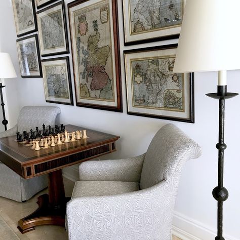 Game Table Ideas, Game Table And Chairs, Family Room Chair, Living Room Table Lamps, Small Family Room, Games Table, Chess Table, Diy Living Room Decor, Table Lamps Living Room