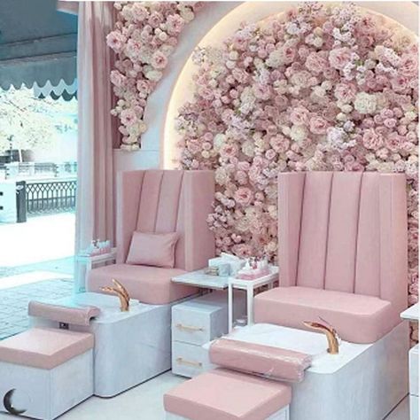 Pink Nail Salon, Ideas Decoracion Salon, Pink Pedicure, Nail Salon Interior Design, Nail Salon Interior, Beauty Room Salon, Esthetician Room Decor, Spa Room Decor, Spa Interior Design