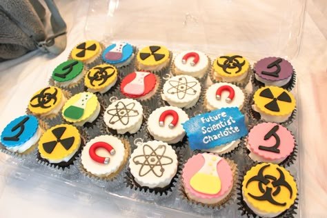 a science themed birthday party! Mad Scientist Cupcakes, Science Themed Cupcakes, Science Themed Desserts, Science Cupcakes Ideas, Scientist Cupcakes, Science Cake Ideas, Science Cupcakes, Science Snacks, Science Themed Birthday Party