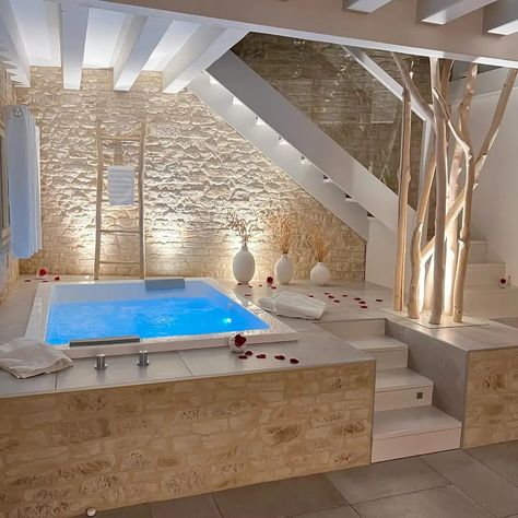 Basement Spa, Jacuzzi Hotel, Spa Design Interior, Penthouse Decor, Jacuzzi Room, Spa Style Bathroom, Mountain Dream Homes, Indoor Jacuzzi, Indoor Hot Tub