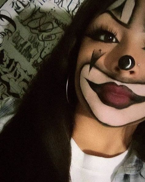 Makeup Ideas Hollowen, Clown Make Up Woman, Chicano Halloween Makeup, Chicano Makeup Halloween, Cholla Makeup, Latina Halloween Makeup, Cute Halloween Clown Makeup, Chola Clown Costume, Chicana Clown Makeup Halloween