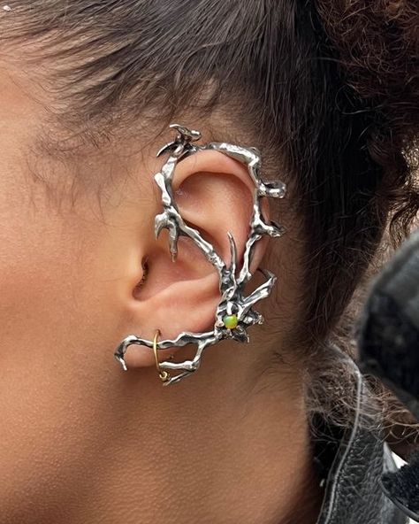 Metal Ear Cuff, Helmet Cyberpunk, Futuristic Helmet, Earring Cuff, Ear Piece, Ear Cuff Jewelry, Fairycore Grunge, 3d Printed Jewelry, Jewelry Lookbook