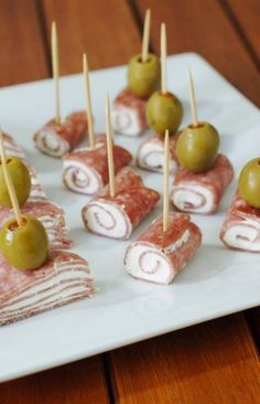 Pioneer Woman Cheese Straws Ree Drummond, Appetizers On A Stick, Cream Cheese Bites, The Kitchen Is My Playground, Fresh Appetizers, Football Party Foods, Holiday Appetizers Easy, Cheese Roll, Cucumber Sandwiches