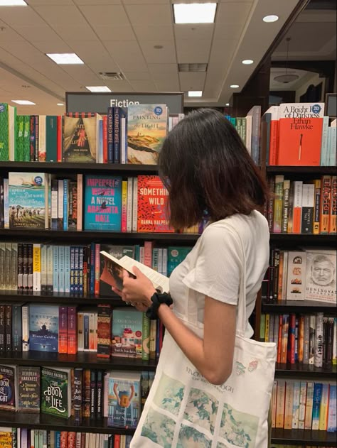 Bookstore Aesthetic, Library Aesthetic, Books Aesthetic, Vision Board 2023, Downtown Girl, Book Girl, Book Store, Insta Inspo, Book Aesthetic