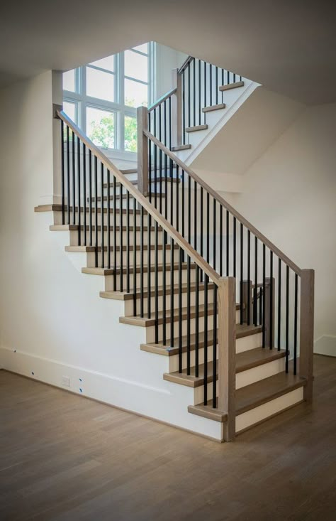 A modern railing can increase the visual appeal of your stairs and potentially the value of your home. Learn about our modern railing design process. Black Stair Railing, Indoor Railing, Metal Stair Railing, Case Minecraft, Metal Balusters, Interior Stair Railing, Wrought Iron Stair Railing, Modern Railing, Modern Stair Railing