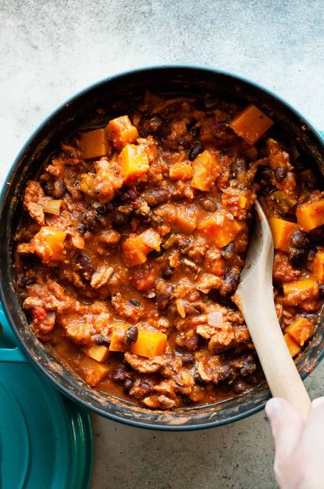 Best Vegetarian Chili Recipe, Best Vegetarian Chili, Sweet Potato Black Bean Chili, Squash Chili, Butternut Squash Chili, Sweet Potato Black Bean, Vegetarian Chili Recipe, Lentil Chili, Vegetarian Comfort Food