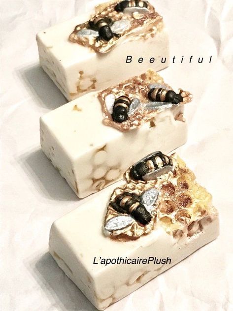 Bee Soap, Soap Party Favors, Soap Inspiration, Soap Queen, Fancy Soap, Floral Soap, Soap Business, Soap Design, Pretty Soap