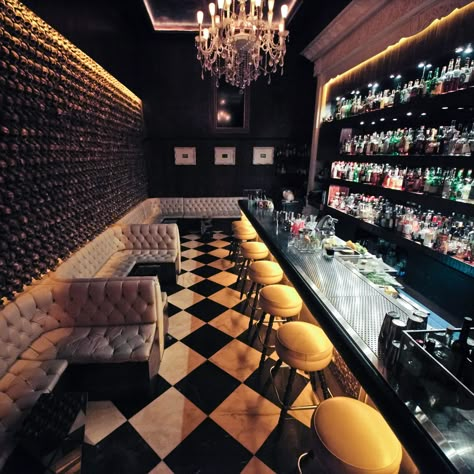 How to get into the 14 best speakeasies in America (Can't forget about the Safe House in Milwaukee!) Speakeasy Decor, Speakeasy Bar, Martini Bar, Jazz Bar, Bar Interior Design, My Bar, Luxury Bar, Home Bar Designs, Bar Designs